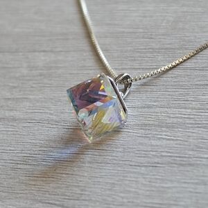 Aurora Cube Crystal Pendant Necklace - Iridescent
